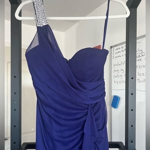 One shoulder with diamond strap wears for one time only